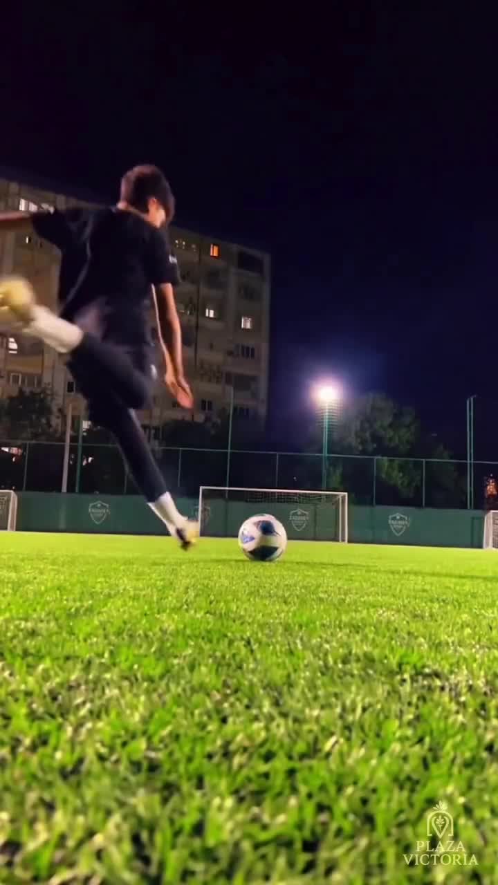 ⚽🎁 ¡Tira el balón y gana en Plaza Victoria!